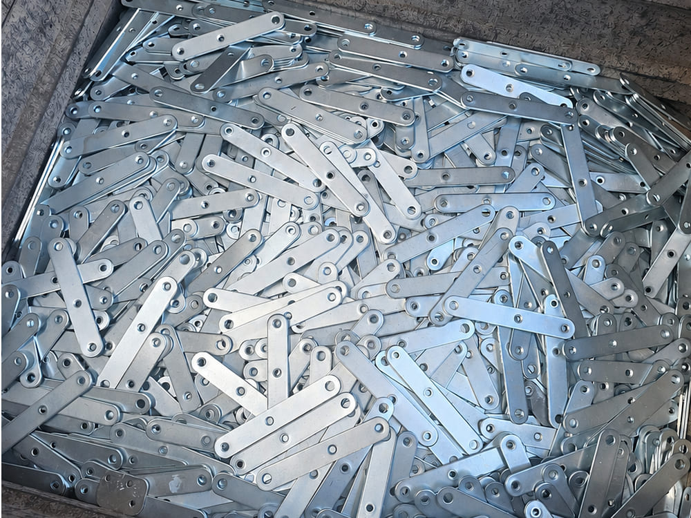 Steel stillage filled with zinc-plated connecting links