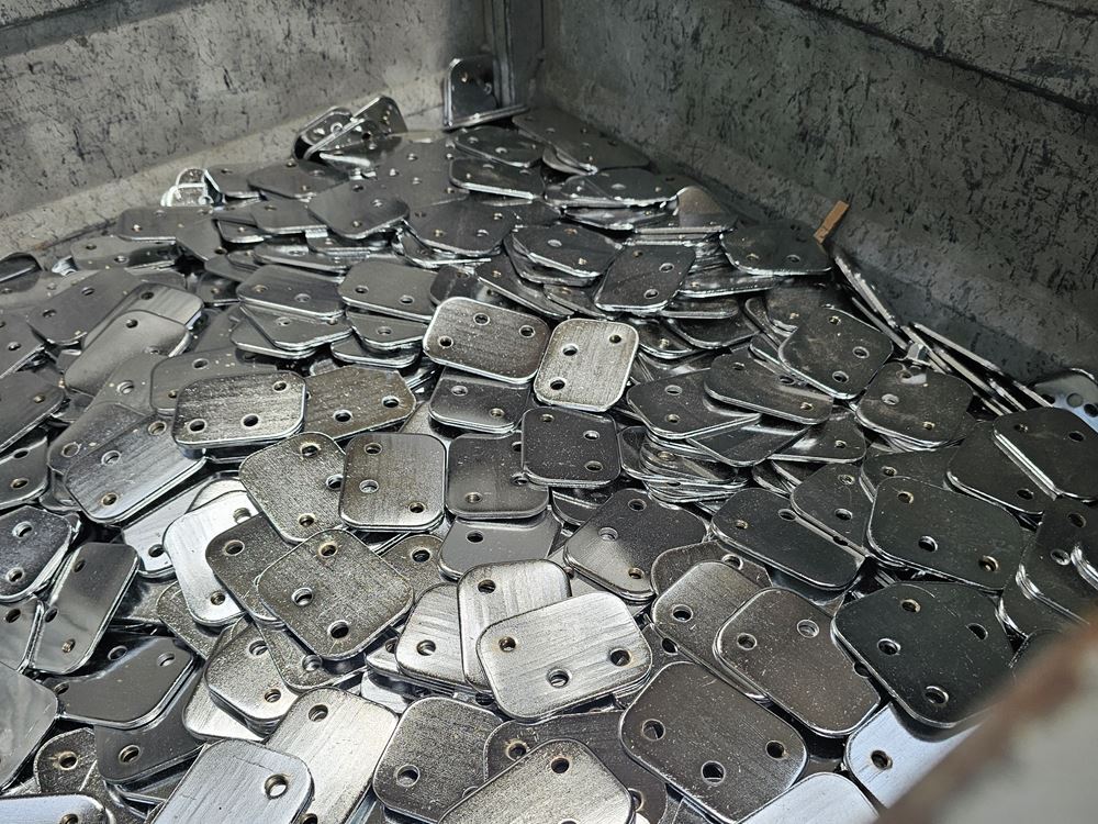 Stamped steel connecting parts in a stillage